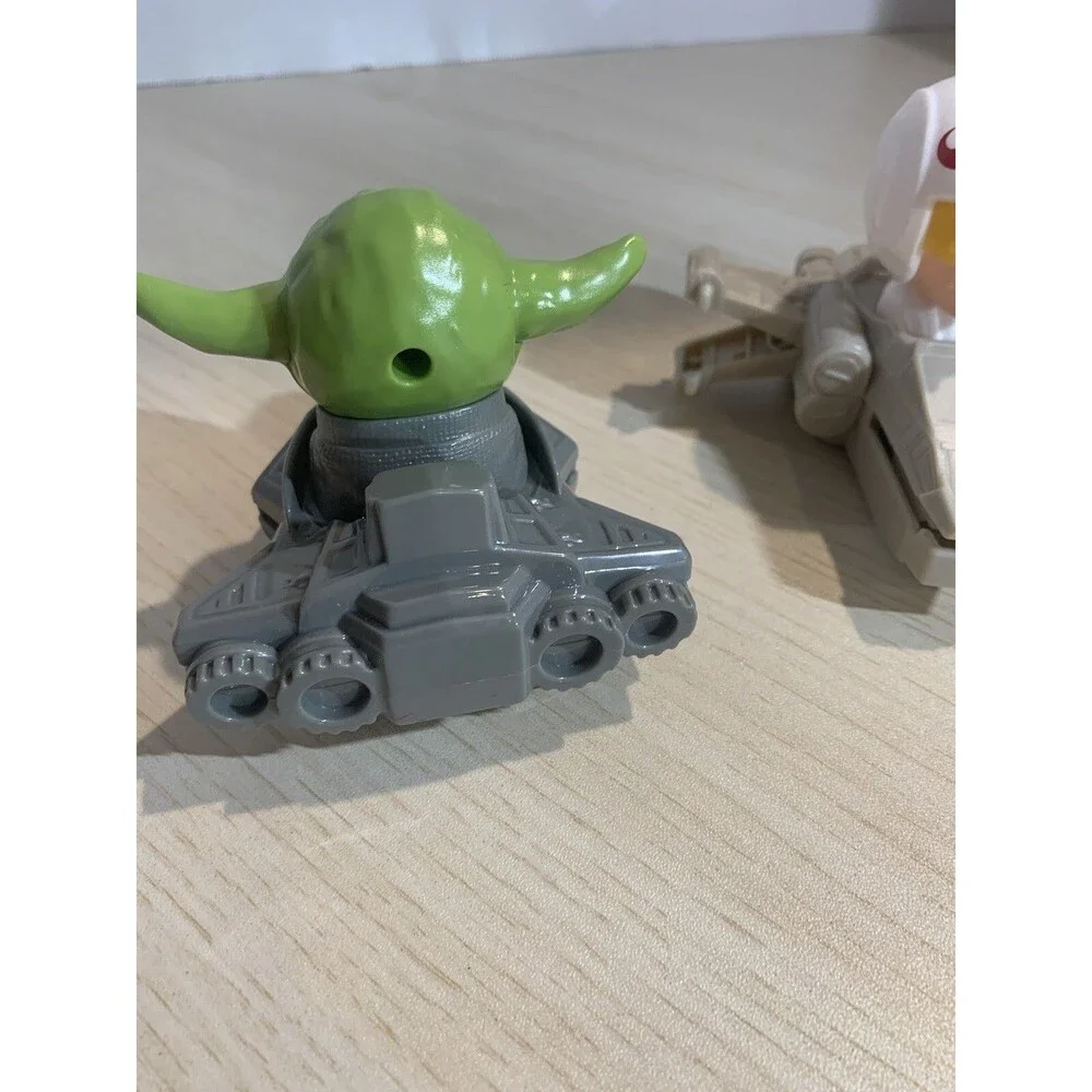 McDonald’s Star Wars 2020 Luke Skywalker Flying X Fighter & Yoda Flyng Destroyer